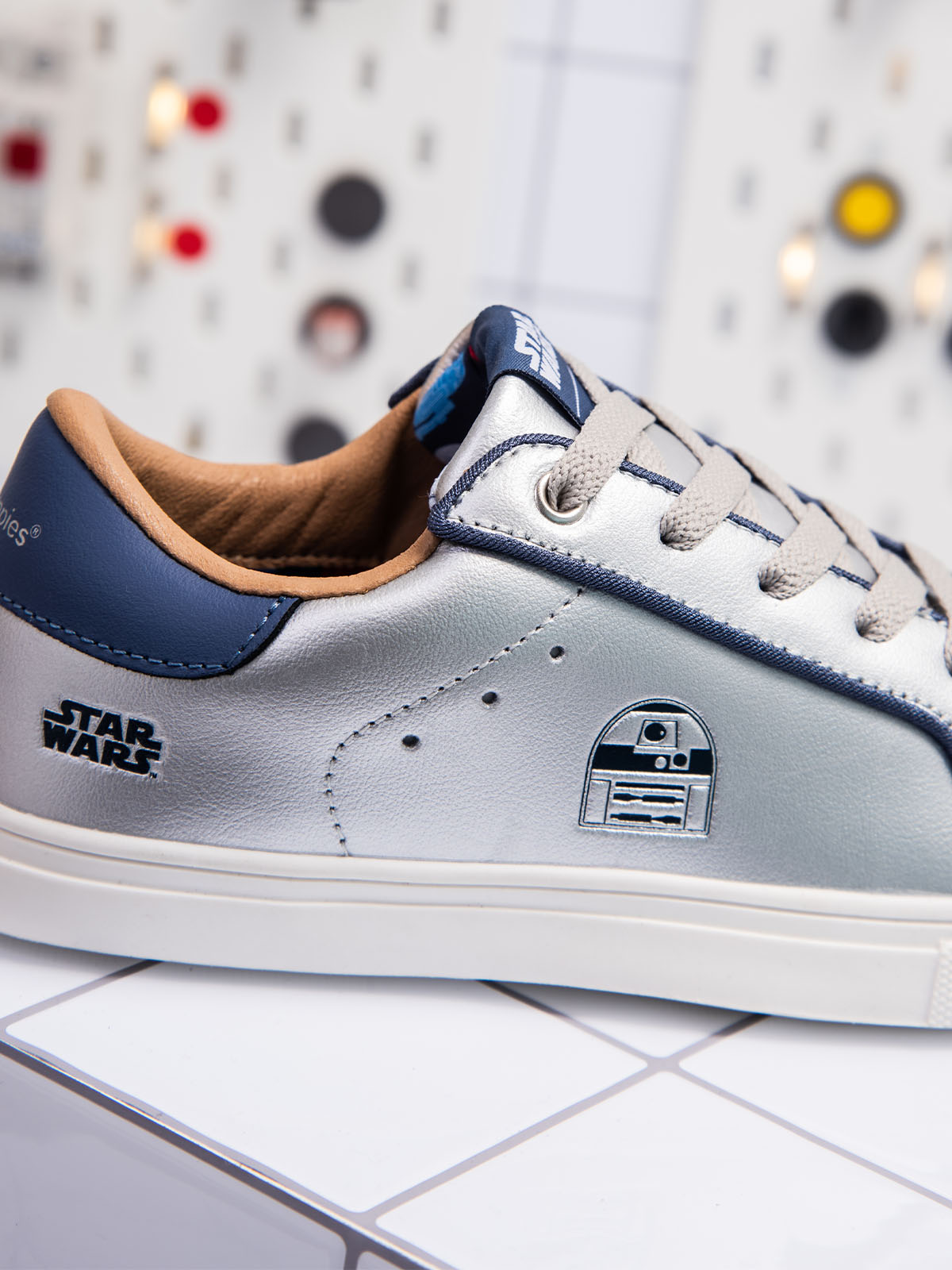 R2-D2 Sneaker Silver
