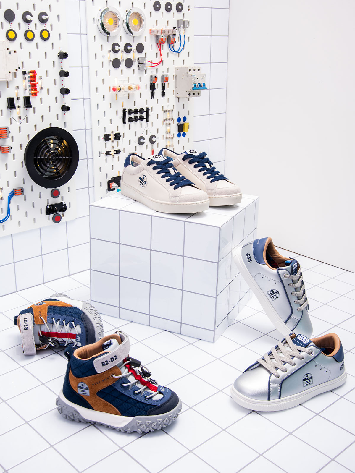 R2-D2 Sneaker Silver